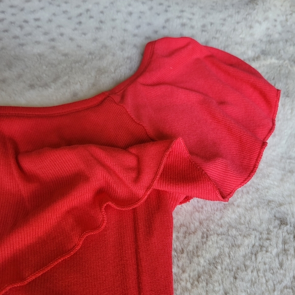 EXPRESS Red ruffle off the shoulder bodysuit - Picture 11 of 11